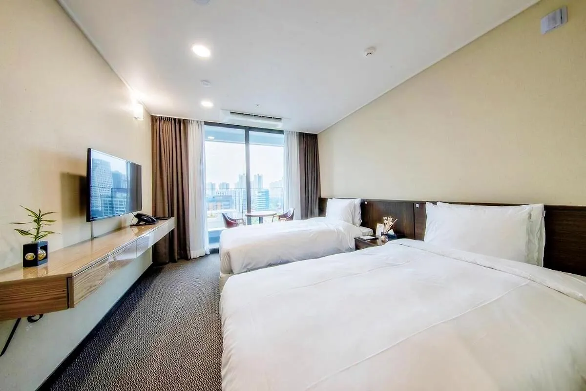 Riviera Incheon Airport Hotel 4*,