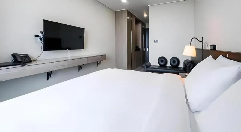 Riviera Incheon Airport Hotel 4*,