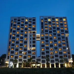 Hotel Royal Emporium Airport